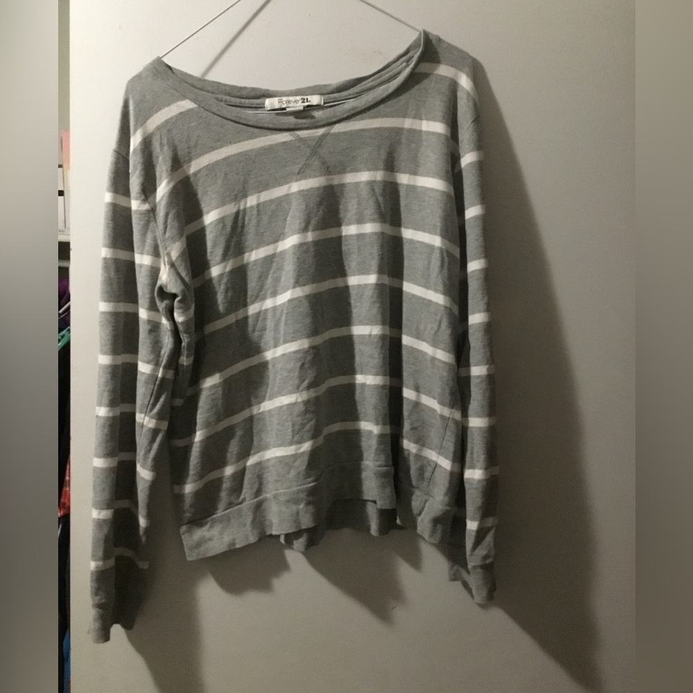 🍒 Forever 21 Crewneck Sweater